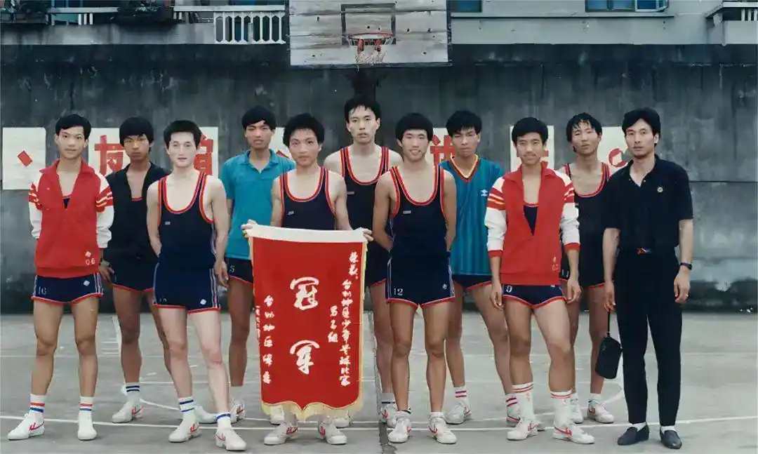 比分篮球冠军得多少分_篮球不以比分得冠军_比分最高的篮球比赛