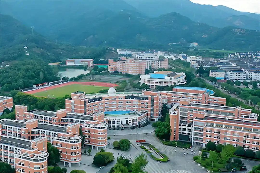 比分篮球冠军得多少分_篮球不以比分得冠军_比分最高的篮球比赛