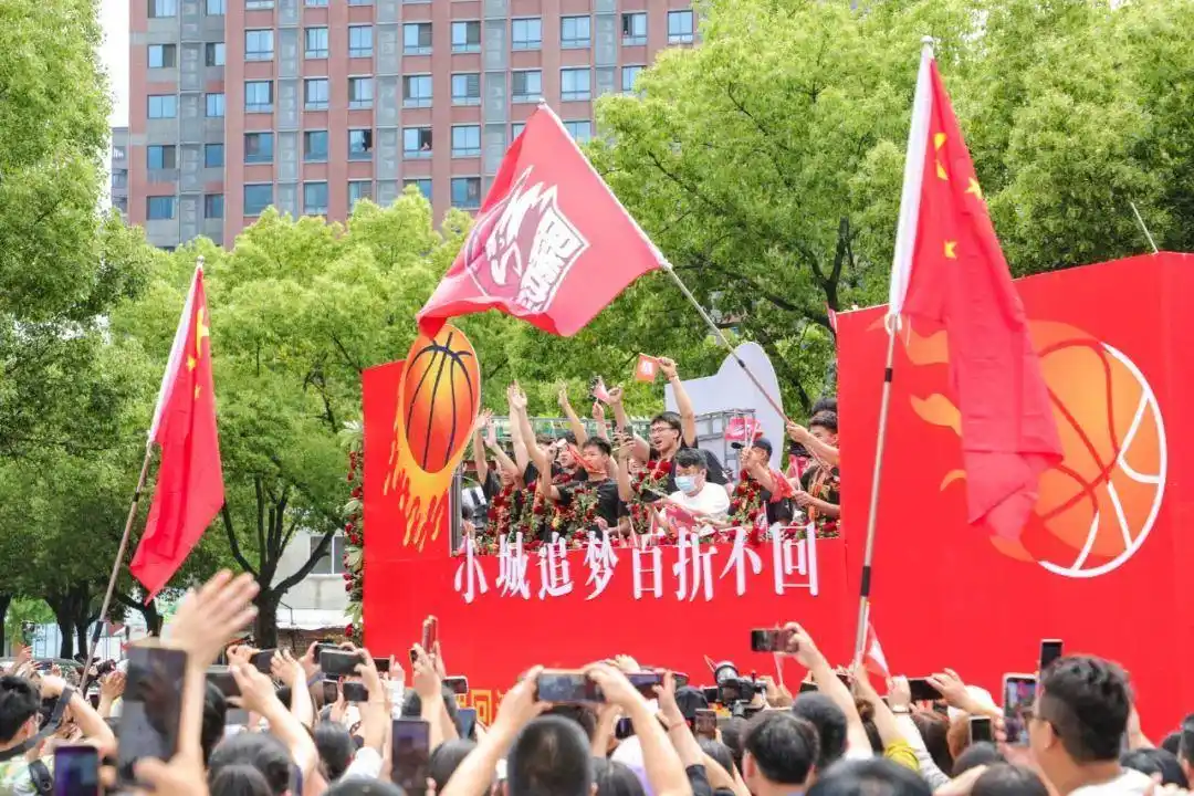 篮球不以比分得冠军_比分篮球冠军得多少分_比分最高的篮球比赛